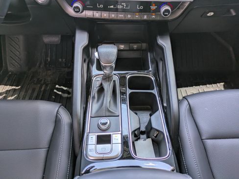 Used 2025 Kia Telluride LX FWD image 17
