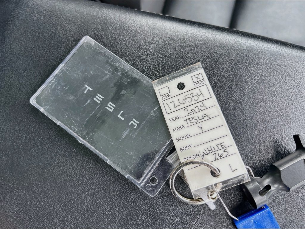 Used 2024 Tesla Model Y Long Range RWD image 34