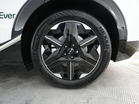 Used 2025 Kia EV6 Wind RWD image 9