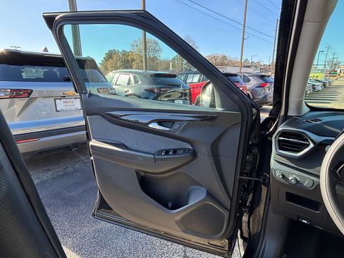 Used 2025 Chevrolet TrailBlazer LT image 20