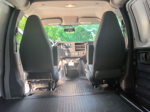 New 2026 GMC Savana 2500 w/ Driver Convenience Package RWD image 32