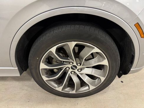 Used 2021 Lincoln Aviator Grand Touring w/ Elements Package Plus AWD/4WD image 5