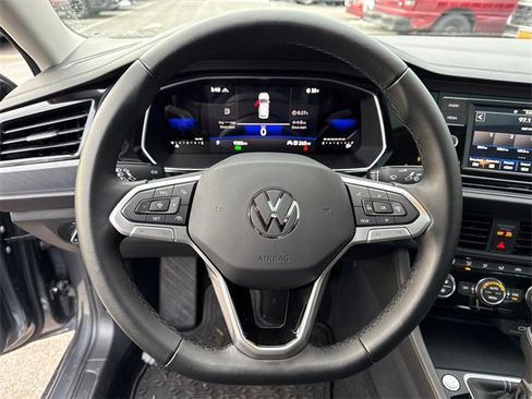 Certified 2023 Volkswagen Jetta SE image 12