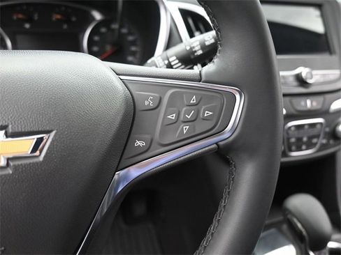 Used 2024 Chevrolet Equinox LT image 32