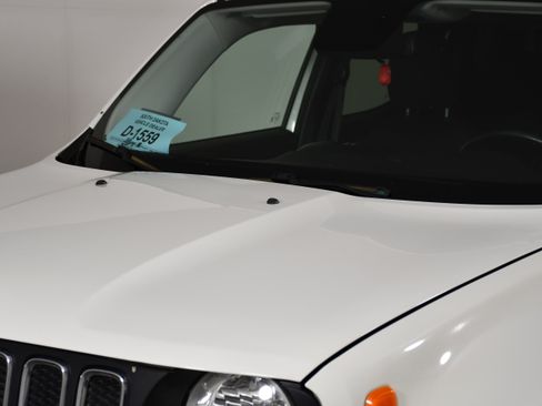 Used 2015 Jeep Renegade Latitude w/ Cold Weather Group II AWD/4WD image 12