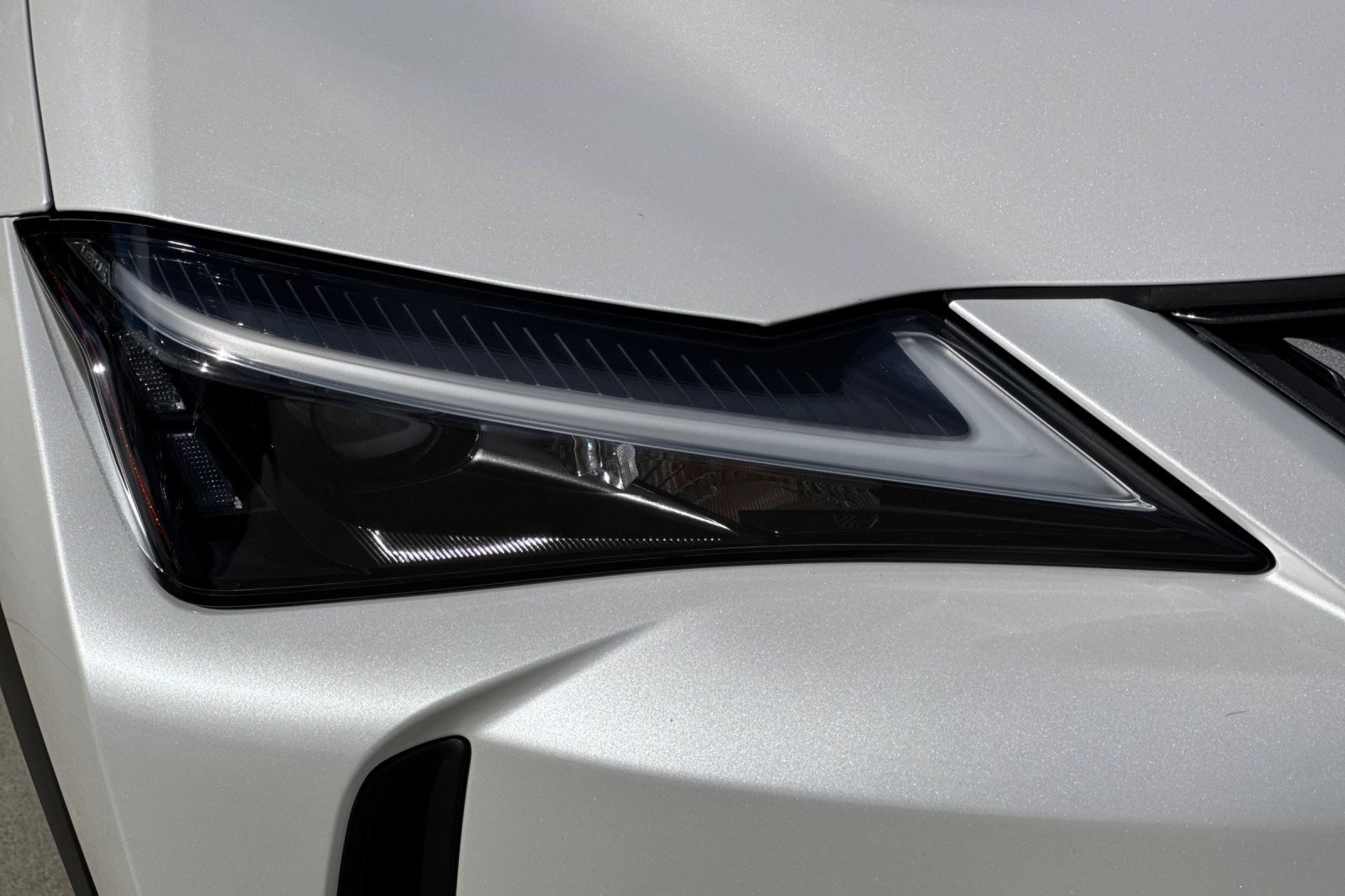 Used 2025 Lexus UX 300h FWD w/ Accessory Package (Z2) image 11