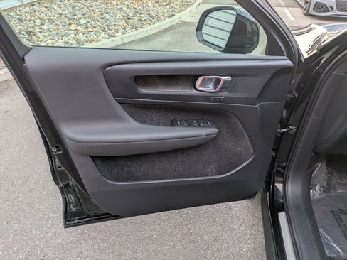 Certified 2023 Volvo C40 Recharge Core image 12