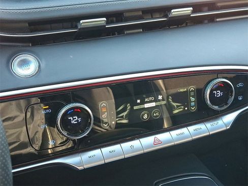 Used 2023 Genesis GV70 2.5T w/ Sport Prestige Package image 17