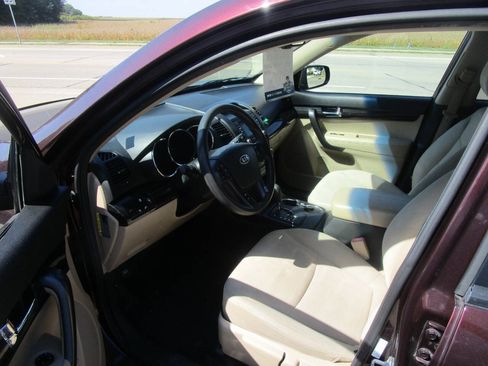 Used 2013 Kia Sorento LX w/ Convenience Pkg image 10