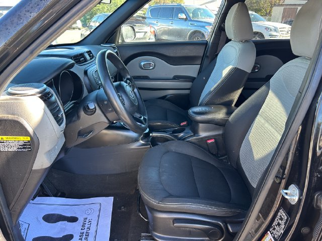Used 2016 Kia Soul + FWD image 22