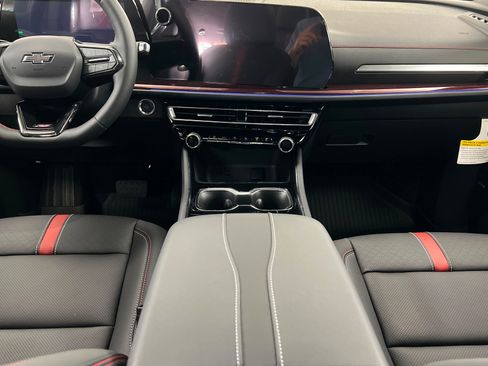 New 2026 Chevrolet Traverse RS w/ LPO, Floor Liner Package AWD/4WD image 14