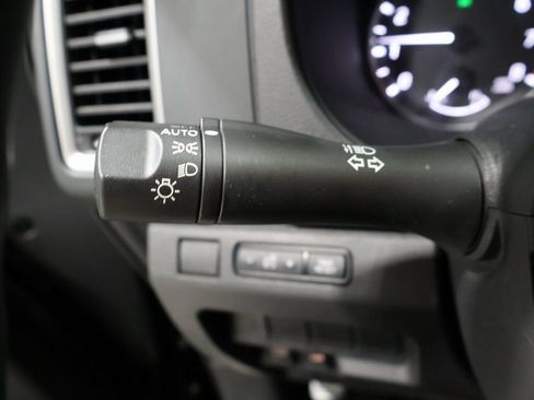 Used 2024 Nissan Frontier SV image 37