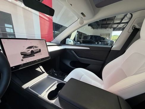 Used 2023 Tesla Model Y Long Range AWD/4WD image 26