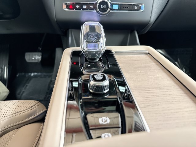 Certified 2025 Volvo XC90 B6 Ultra AWD/4WD image 20