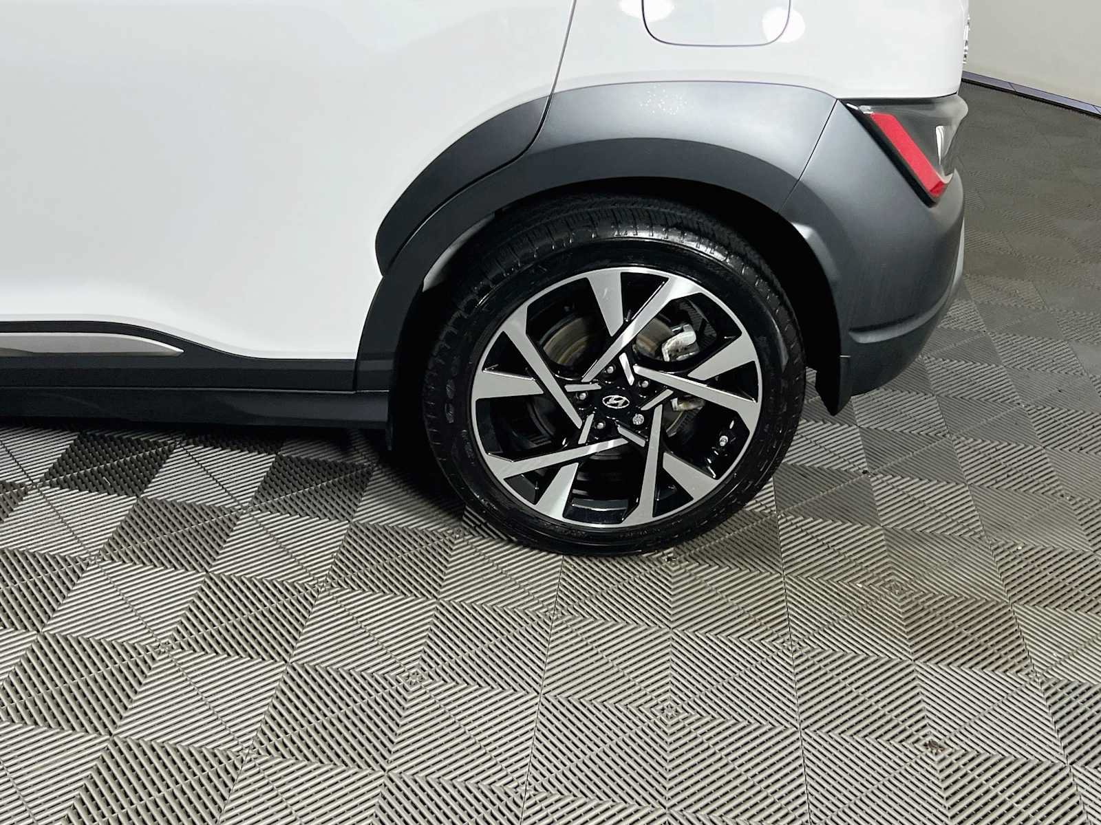 Certified 2023 Hyundai Kona Limited AWD/4WD image 32