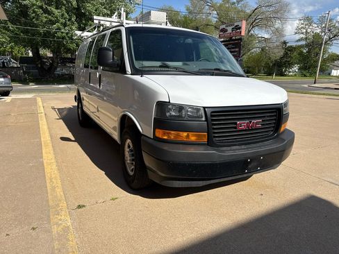 Used 2022 GMC Savana 2500 w/ Driver Convenience Package RWD image 3