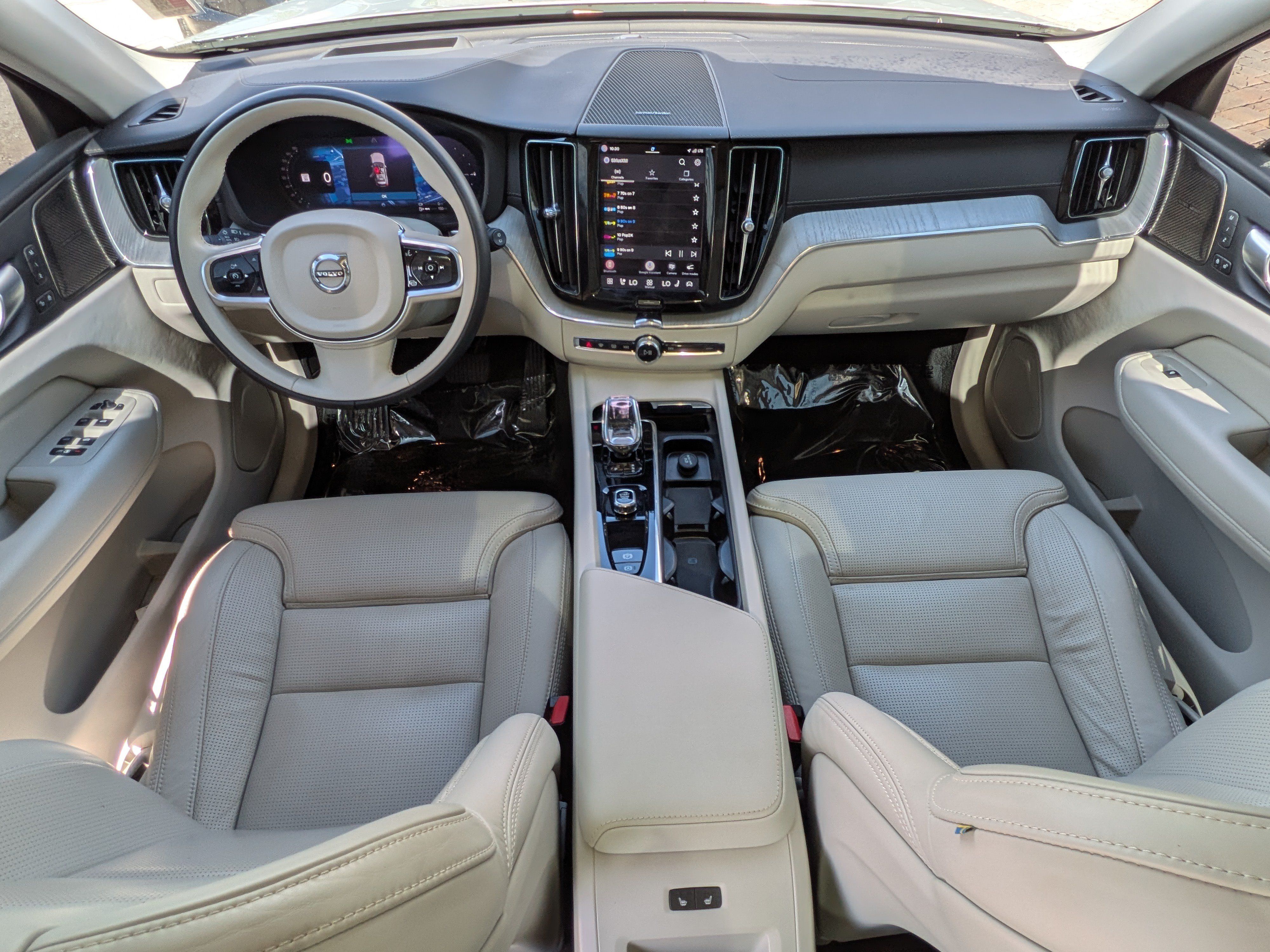 Certified 2024 Volvo XC60 T8 Ultimate w/ Protection Package Premier AWD/4WD image 15