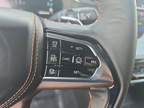 Used 2022 Jeep Grand Cherokee Summit w/ Advanced Protech Group IV AWD/4WD image 18