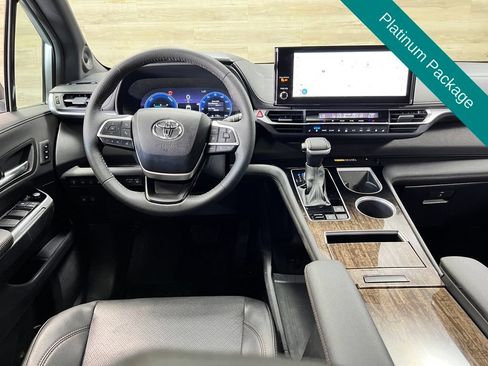 Used 2025 Toyota Sienna Platinum AWD/4WD image 2