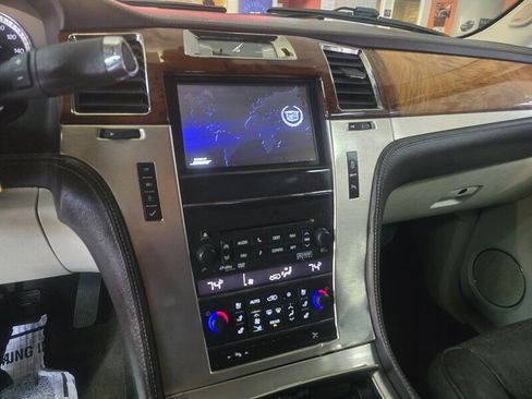 Used 2012 Cadillac Escalade Platinum image 25