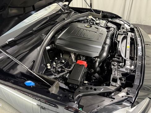 Used 2019 Jaguar F-PACE Premium image 28