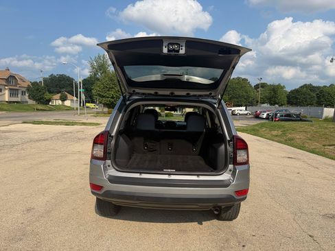 Used 2017 Jeep Compass Latitude AWD/4WD image 8
