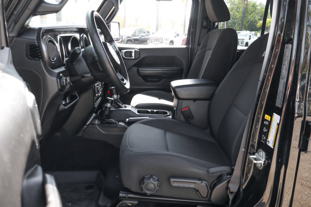 Used 2023 Jeep Wrangler Unlimited Sport AWD/4WD image 20