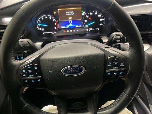 Used 2020 Ford Explorer XLT w/ Equipment Group 202A AWD/4WD image 4