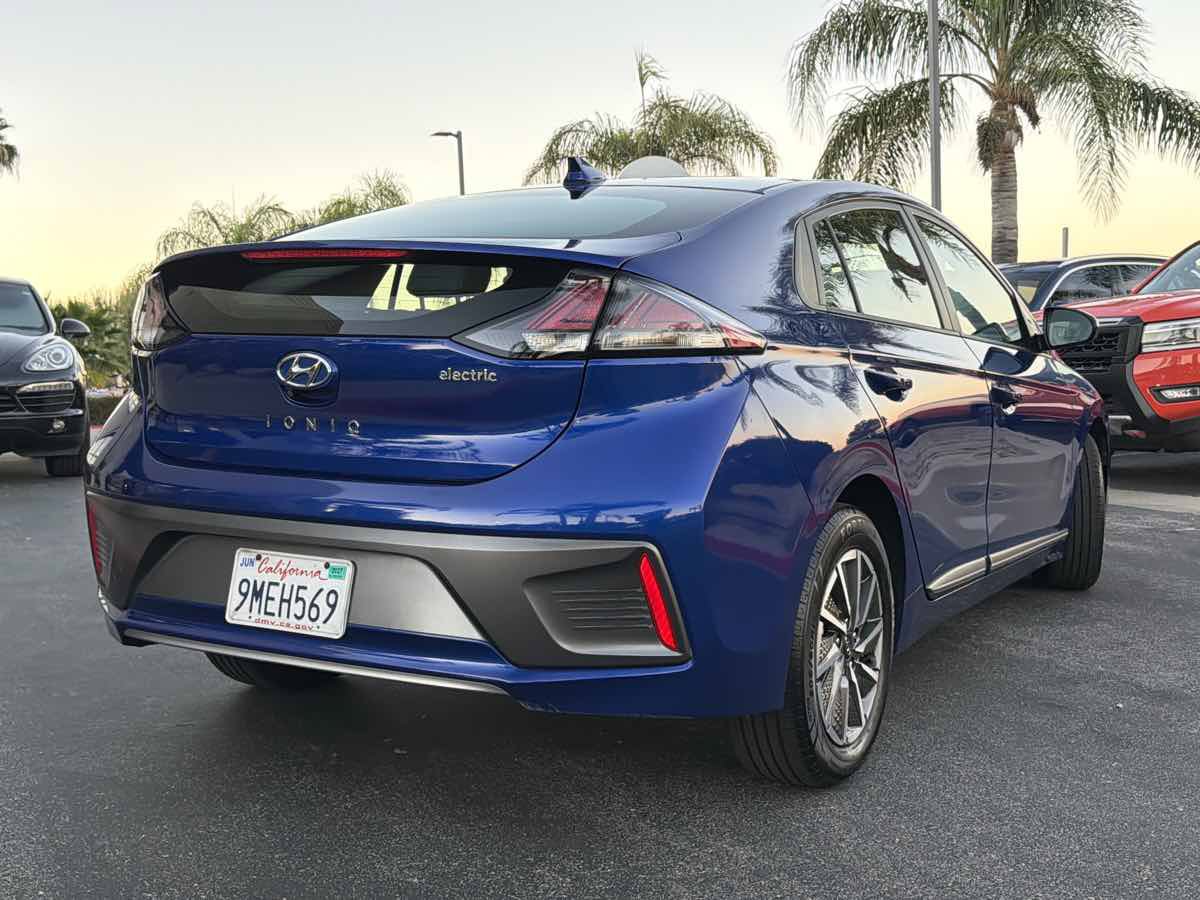 Used 2021 Hyundai Ioniq SE FWD image 4