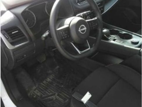 Used 2023 Nissan Rogue S image 10