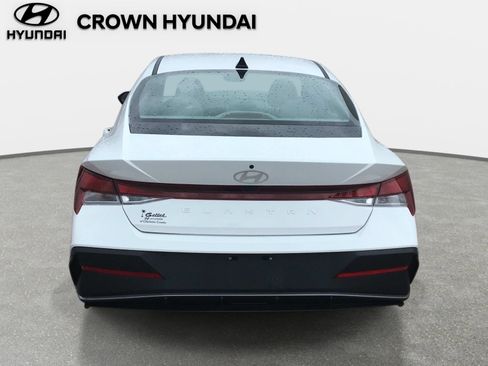 Used 2024 Hyundai Elantra SE FWD image 5