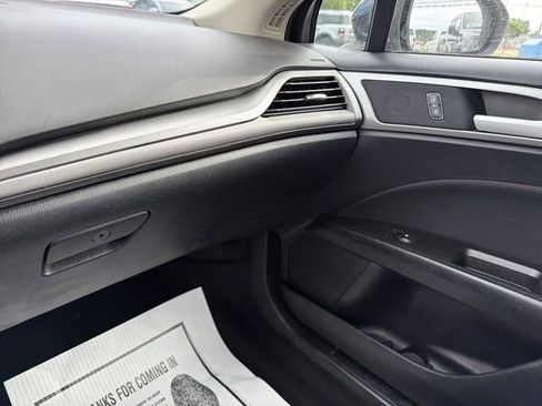 Used 2020 Ford Fusion SE FWD image 24