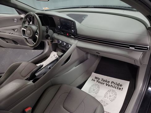 Used 2023 Hyundai Elantra SE image 23