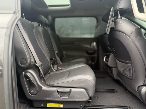 Used 2025 Kia Carnival SX image 17