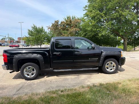 Used 2011 Chevrolet Silverado 1500 LT w/ All-Star Edition AWD/4WD image 3