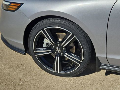 Used 2023 Honda Accord Sport image 11