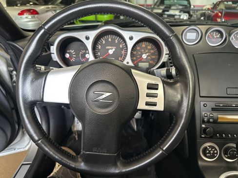 Used 2004 Nissan 350Z Enthusiast w/ Side Airbags Pkg image 55