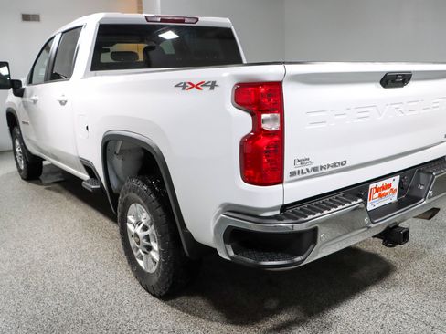 Used 2022 Chevrolet Silverado 2500 LT AWD/4WD image 9