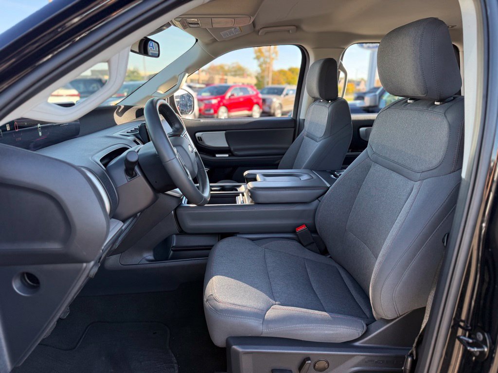 Used 2025 Ford Expedition Active AWD/4WD image 13