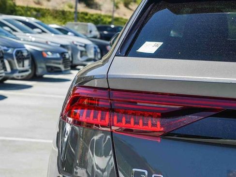 Used 2019 Audi Q8 Premium w/ Convenience Package AWD/4WD image 7
