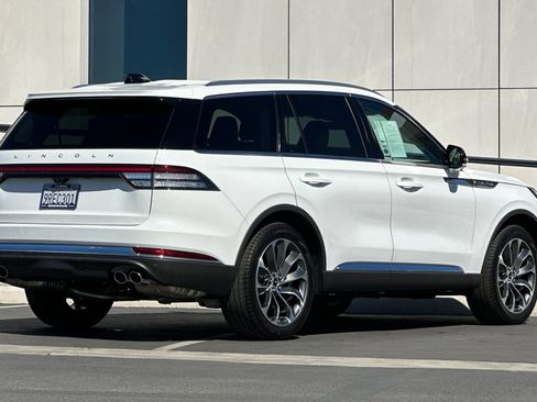 Used 2025 Lincoln Aviator Reserve w/ Illumination Package image 3