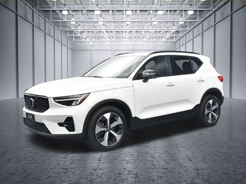 Used 2023 Volvo XC40 B4 Ultimate FWD image 9