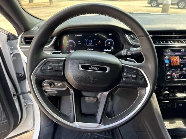 Used 2023 Jeep Grand Cherokee L Laredo RWD image 26