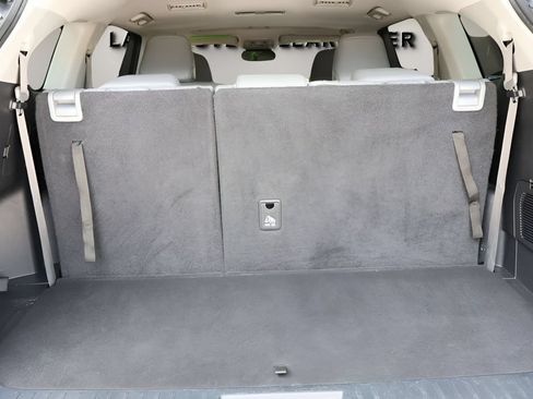Used 2023 Toyota Highlander XLE FWD image 17