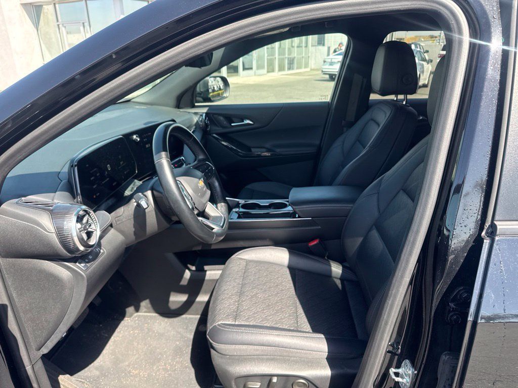 Used 2025 Chevrolet Equinox LT w/ Convenience Package II FWD image 19