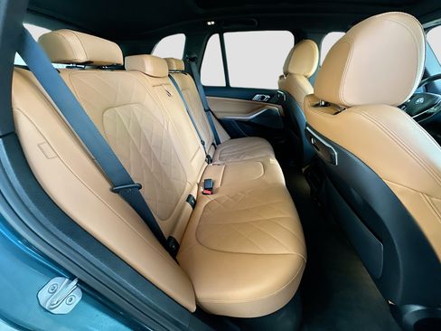 Certified 2025 BMW X5 sDrive40i w/ Premium Package image 29