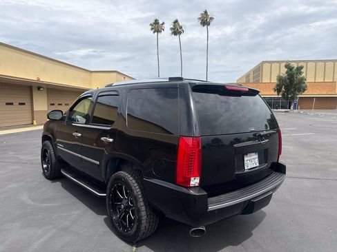 Used 2009 GMC Yukon Denali AWD/4WD image 5