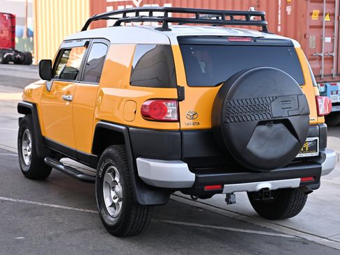 Used 2010 Toyota FJ Cruiser 4WD image 5