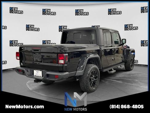 Used 2023 Jeep Gladiator Sport AWD/4WD image 5