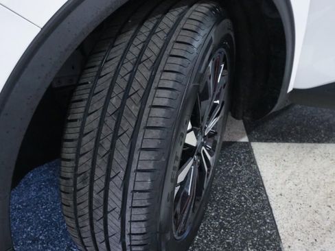 Used 2022 Ford Escape SE w/ SE Sport Appearance Package image 9